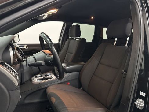 Used 2020 Jeep Grand Cherokee Laredo AWD/4WD image 27