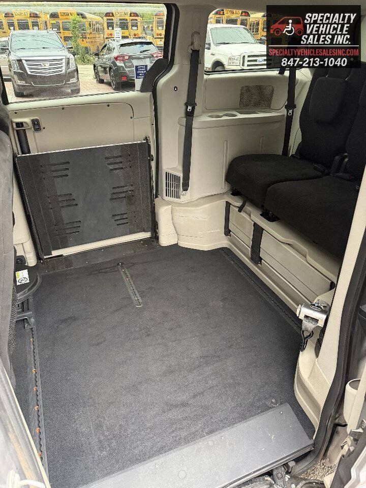 Used 2013 Dodge Grand Caravan SXT FWD image 14