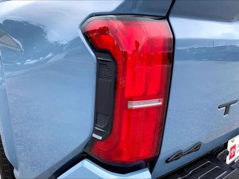 Certified 2026 Toyota Tacoma SR5 AWD/4WD image 28