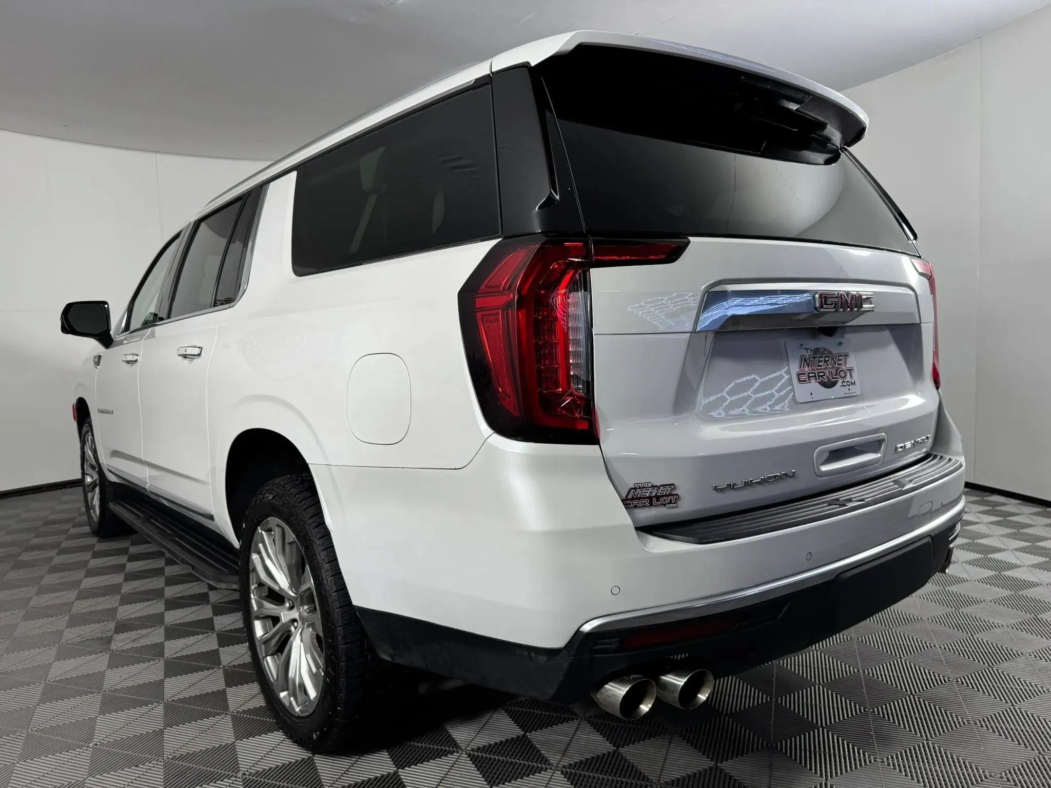 Used 2022 GMC Yukon XL Denali AWD/4WD image 28