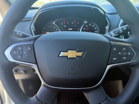 Used 2023 Chevrolet Traverse LT image 12
