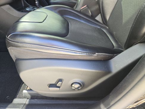 Used 2021 Jeep Cherokee Altitude image 26