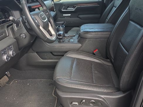 Used 2025 GMC Sierra 1500 Denali AWD/4WD image 8