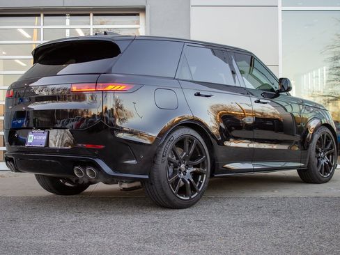 Used 2024 Land Rover Range Rover Sport image 10