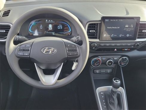 New 2026 Hyundai Venue SE image 4
