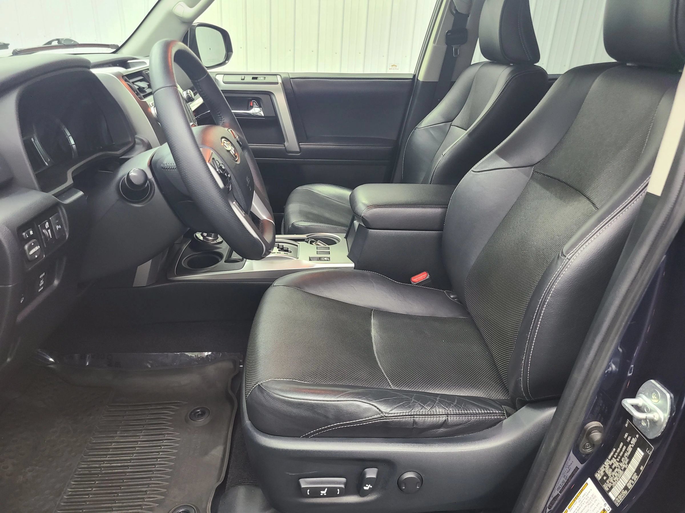 Used 2018 Toyota 4Runner Limited AWD/4WD image 24