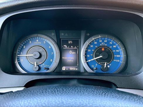 Used 2018 Toyota Sienna LE AWD/4WD image 17