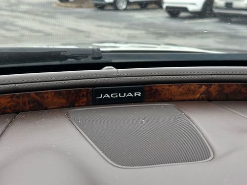 Used 2014 Jaguar XJ image 21