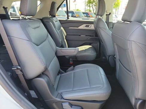 Used 2026 Ford Explorer Active w/ Active Comfort Package RWD image 19