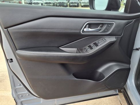 Used 2024 Nissan Rogue Platinum w/ Platinum Premium Package FWD image 27