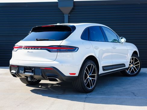 Certified 2025 Porsche Macan image 7