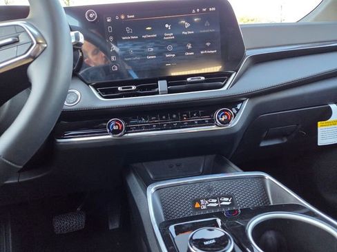 New 2026 Chevrolet Equinox LT w/ Convenience Package II FWD image 25