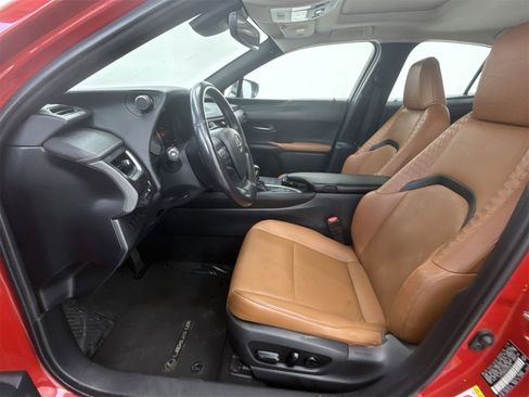 Used 2019 Lexus UX 200 w/ Premium Package image 11