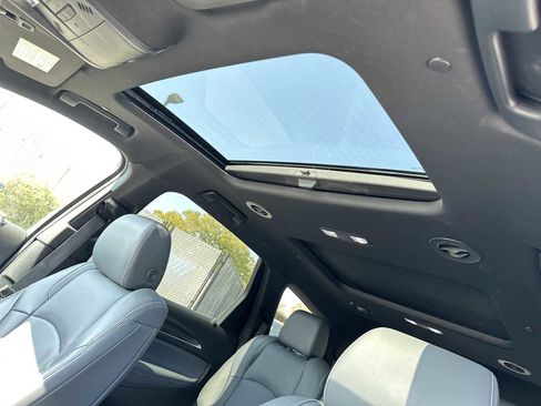 Used 2023 Buick Enclave Premium w/ Experience Buick Package FWD image 21