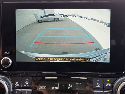 Used 2024 Toyota Highlander LE image 14