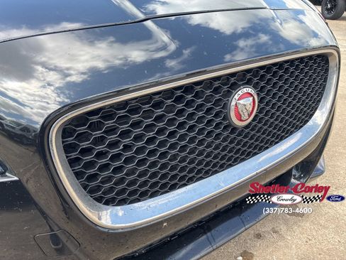 Used 2018 Jaguar XF Premium RWD image 6