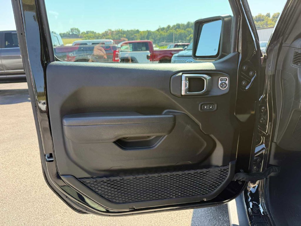 Used 2024 Jeep Wrangler Unlimited Sport AWD/4WD image 15