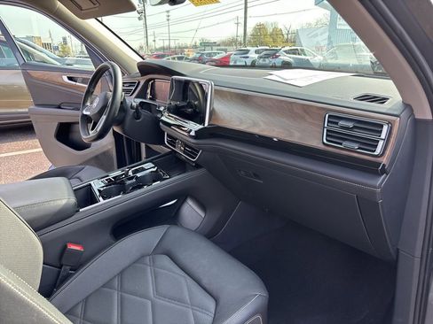 Used 2025 Volkswagen Atlas SE image 36