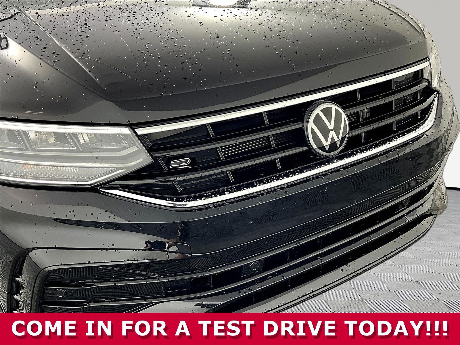 Used 2022 Volkswagen Tiguan SE R-Line AWD/4WD image 28