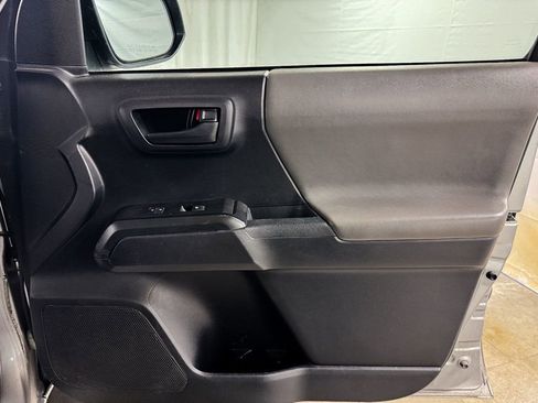 Used 2018 Toyota Tacoma SR w/ SR Convenience Package image 15