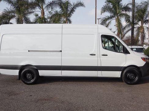 Used 2025 Mercedes-Benz Sprinter 2500 image 10