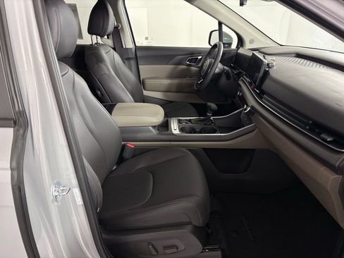 New 2026 Kia Carnival EX image 46