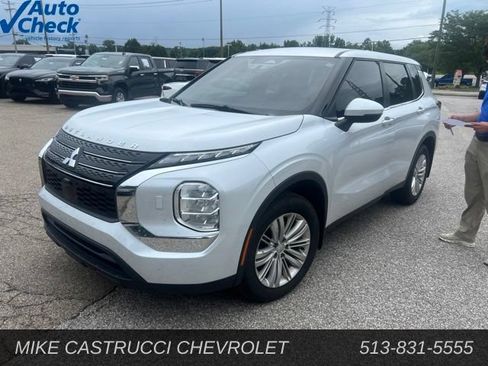Used 2024 Mitsubishi Outlander ES AWD/4WD image 1