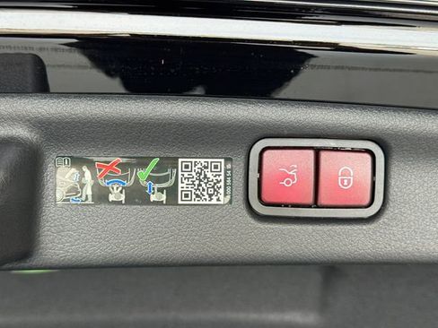 New 2025 Mercedes-Benz C 300 Sedan image 43