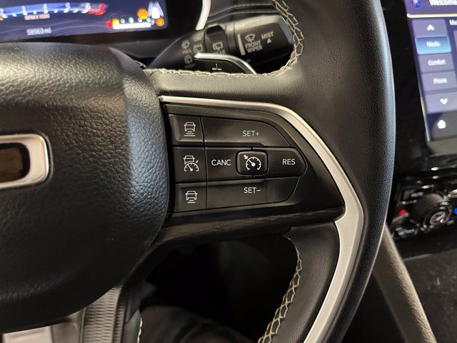 Used 2023 Jeep Grand Cherokee Laredo AWD/4WD image 27