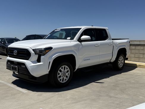 Used 2025 Toyota Tacoma SR5 RWD image 8