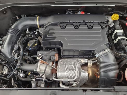 Certified 2023 Jeep Renegade Latitude image 17