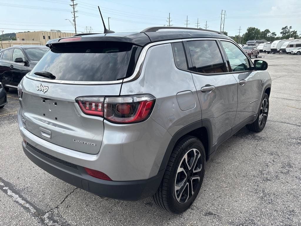 Used 2022 Jeep Compass Limited AWD/4WD image 12