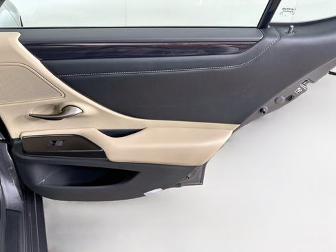 Used 2019 Lexus ES 350 w/ Premium Package FWD image 31