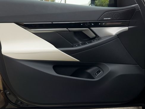 Used 2025 BMW 530i w/ M Sport Package image 11