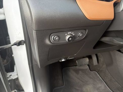 Used 2020 Buick Encore GX Essence FWD image 11