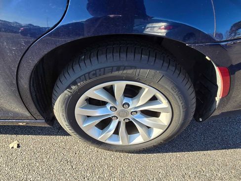 Used 2015 Chrysler 300 Limited image 13