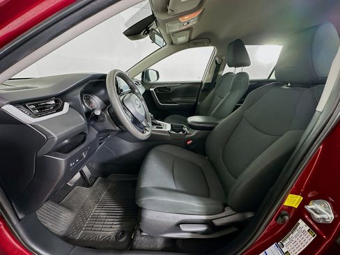 Used 2021 Toyota RAV4 LE image 13