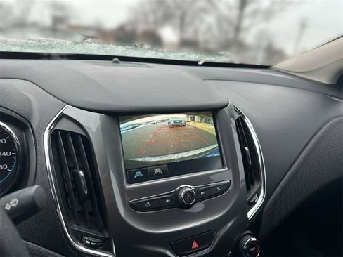 Used 2016 Chevrolet Cruze LT w/ Convenience Package image 21