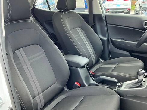 Used 2025 Hyundai Venue SEL FWD image 17
