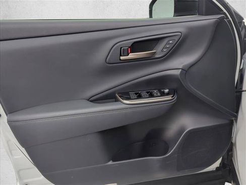 Certified 2025 Toyota Crown Signia XLE image 10