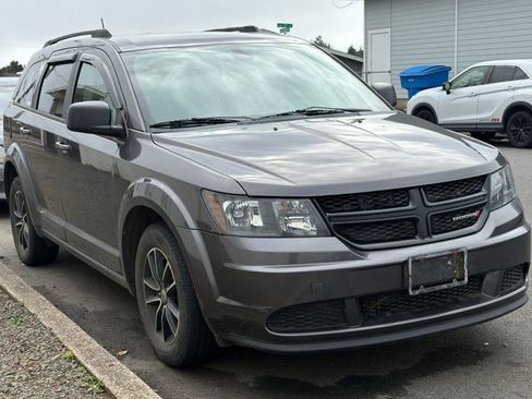 Used 2018 Dodge Journey SE w/ Blacktop Package image 2