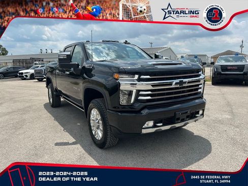 Used 2022 Chevrolet Silverado 2500 High Country w/ Technology Package AWD/4WD image 3