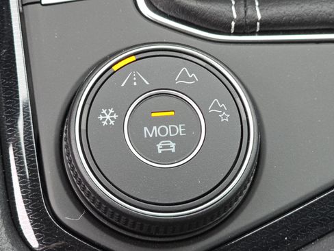 New 2026 Volkswagen Taos SE AWD/4WD image 25
