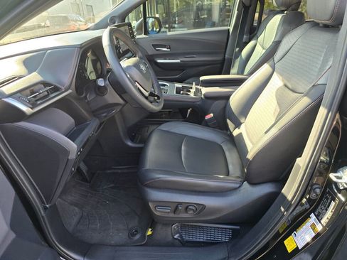 Used 2022 Toyota Sienna XSE image 11