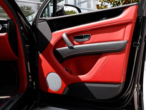 Certified 2020 Bentley Bentayga image 31