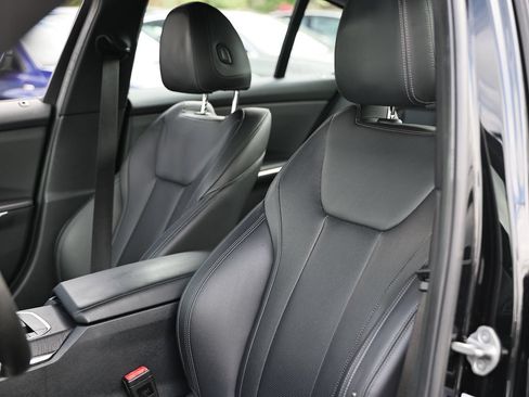Used 2022 BMW 330i Sedan w/ M Sport Package RWD image 21