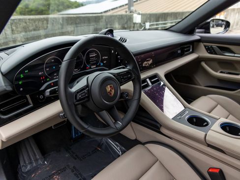 New 2025 Porsche Taycan 4S image 4