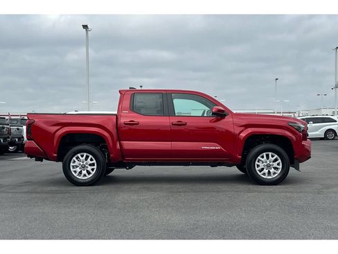 Used 2026 Toyota Tacoma SR5 AWD/4WD image 3