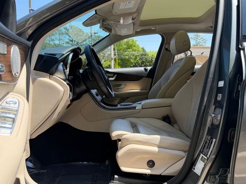 Used 2020 Mercedes-Benz GLC 300 w/ Parking Assistance Package image 28