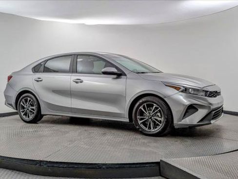 Used 2024 Kia Forte LXS w/ LXS Technology Package FWD image 11